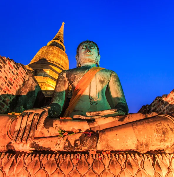 Vecchio Buddha nella città vecchia — Foto Stock