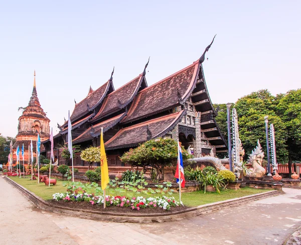 Antiguo templo de madera de Wat Lok Molee —  Fotos de Stock