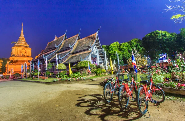 Antiguo templo de madera de Wat Lok Molee — Foto de Stock