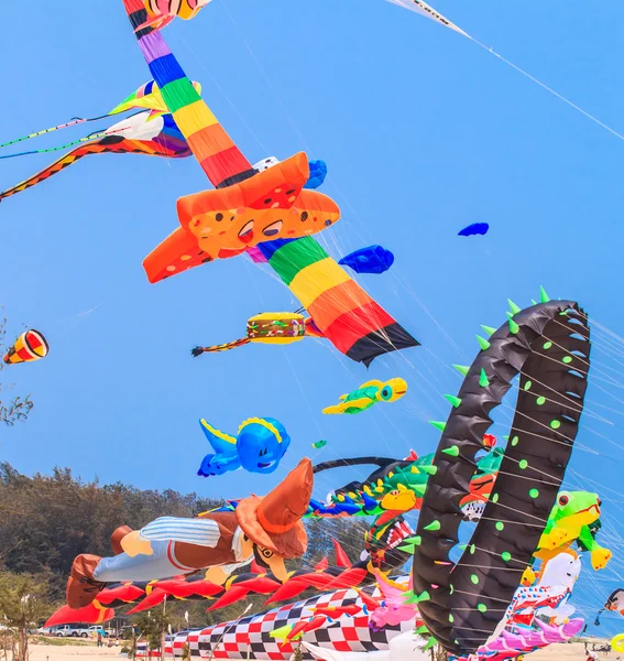 Flerfarvet kite med hale - Stock-foto
