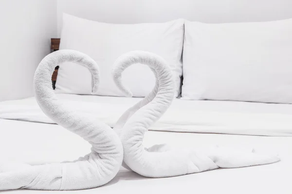 Swans made from towels — Stock Photo, Image