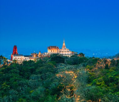 Alacakaranlık ışık akşam ışık Phra Nakhon Khiri Phetchaburi içinde