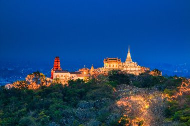 Alacakaranlık ışık akşam ışık Phra Nakhon Khiri Phetchaburi içinde