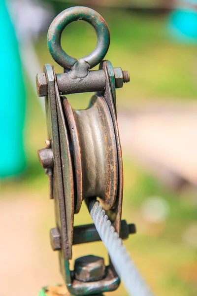 Pulley with rope — Stock Photo, Image