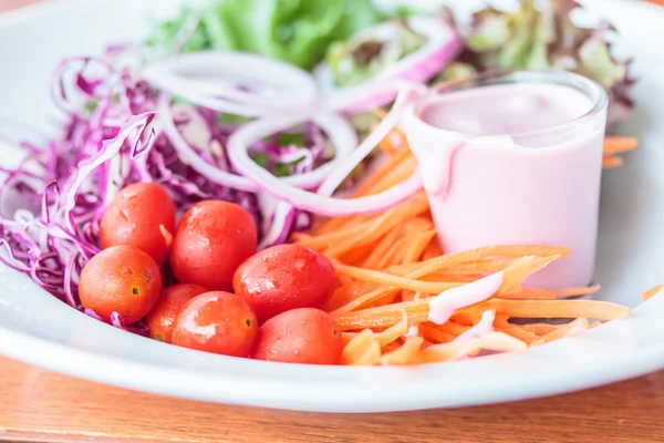 Salada de legumes frescos — Fotografia de Stock