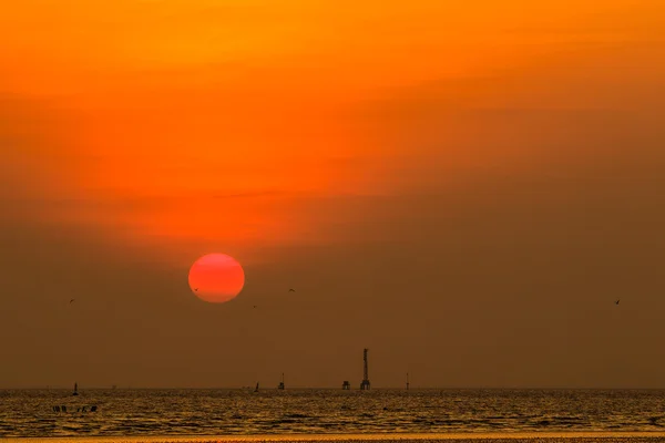 Vacker solnedgång över havet — Stockfoto