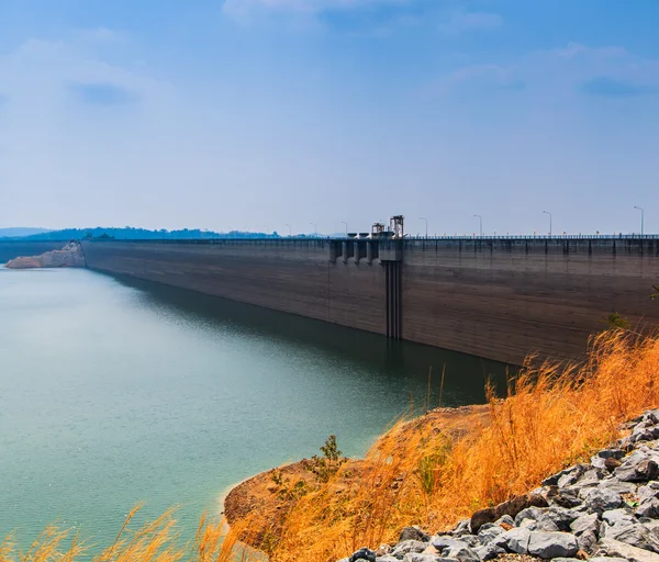 Barragem enorme — Fotografia de Stock