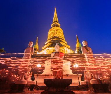 Mum ışığı dünyaca Bucha gün