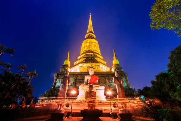 Journée Makha Bucha aux chandelles — Photo