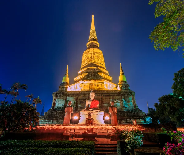 Kaarslicht Makha Bucha dag — Stockfoto