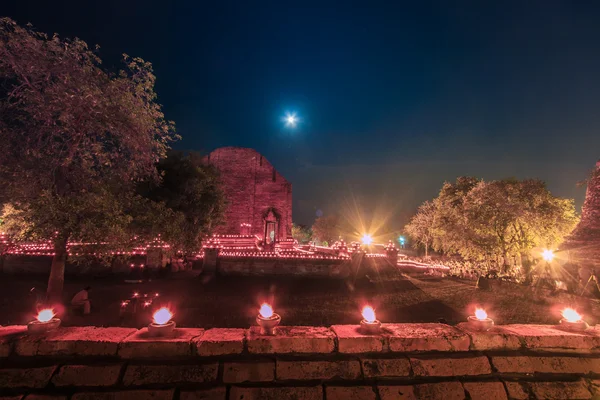 Kaarslicht Makha Bucha dag — Stockfoto