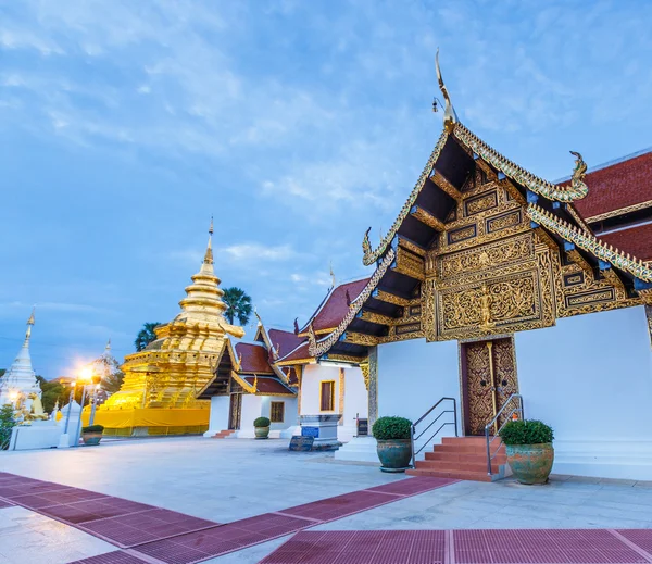 Храм Wat Phra Шрі Chomtong — стокове фото