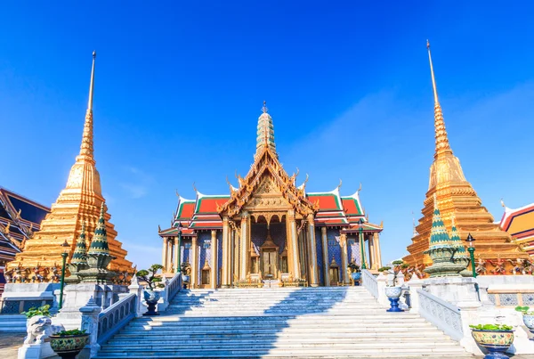 Templet emerald Buddha i bangkok — Stockfoto