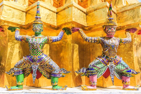 Warrior standbeeld in Wat Phra Kaeo — Stockfoto