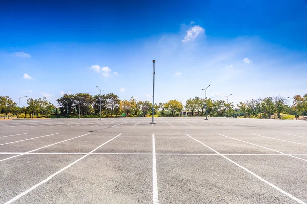 Empty parking lot — Stock Photo, Image