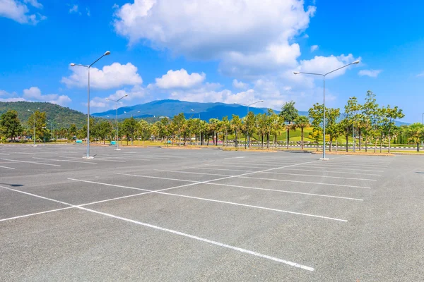 Parque de estacionamento vazio — Fotografia de Stock