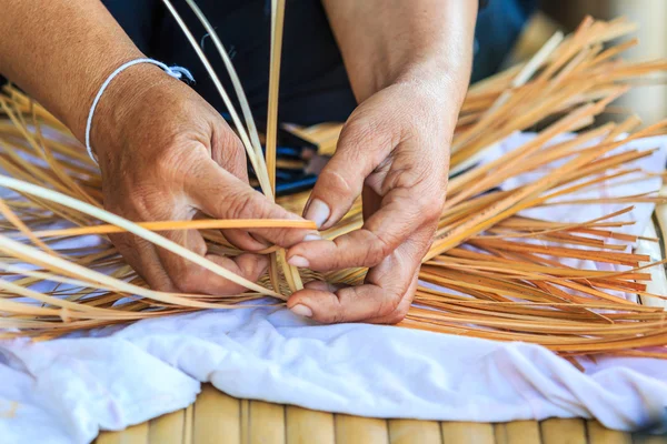 Woman  weaving Bamboo — Stock Photo, Image