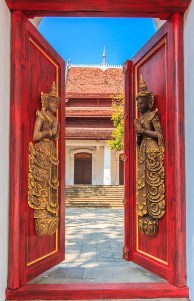 Двері chiang mai inthailand — стокове фото