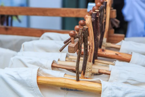 Modekleding op hangers — Stockfoto