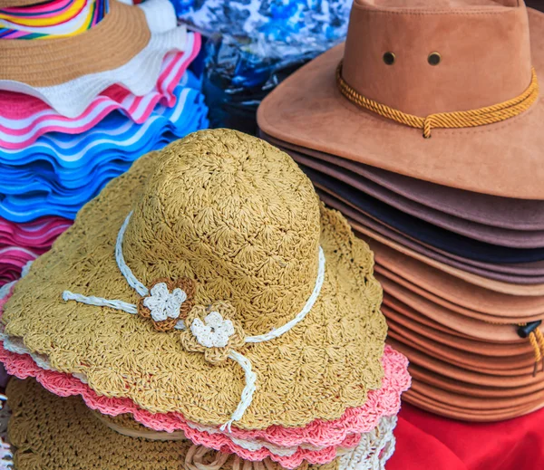 Los sombreros a la moda los accesorios —  Fotos de Stock