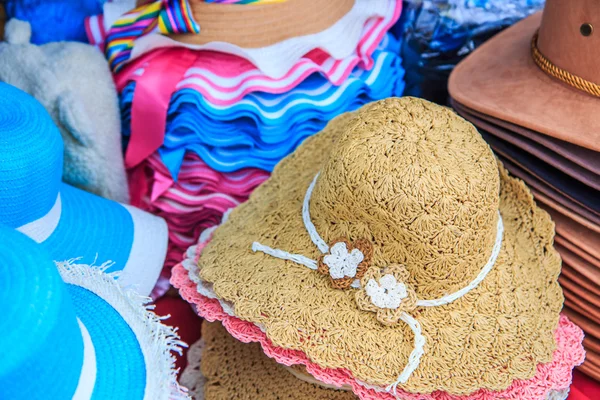 Los sombreros a la moda los accesorios —  Fotos de Stock