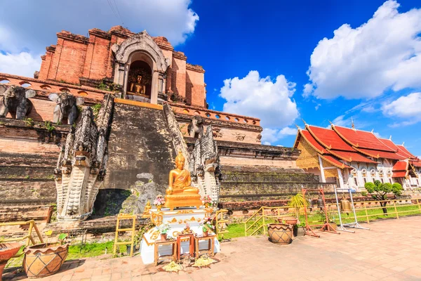 Templo Wat chedi luang —  Fotos de Stock