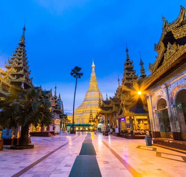 Shwedagon pagoda v Yangonu — Stock fotografie