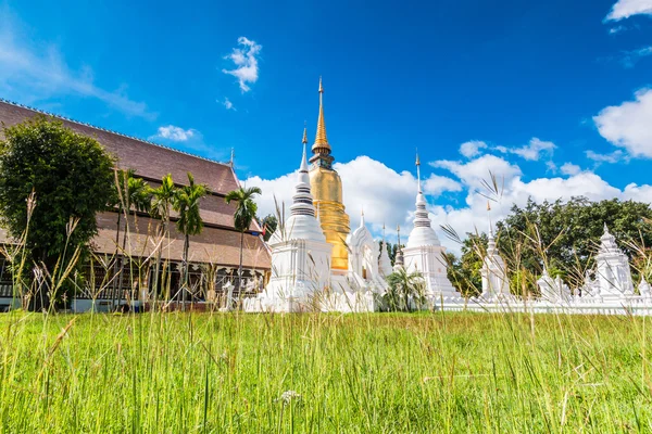 Wat Suan Dok złota pagoda — Zdjęcie stockowe