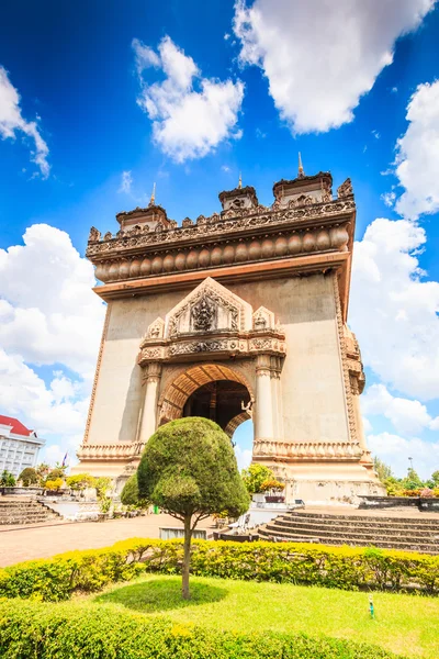 Patuxai bedeutet wörtlich Siegestor — Stockfoto