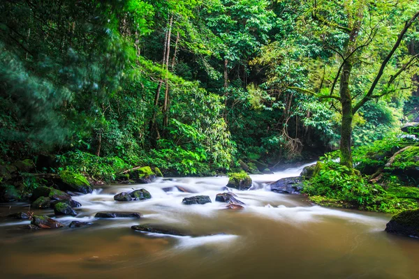 Pha Dok Xu waterval — Stockfoto