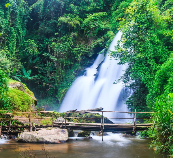 Pha dok xu Wasserfall — Stockfoto