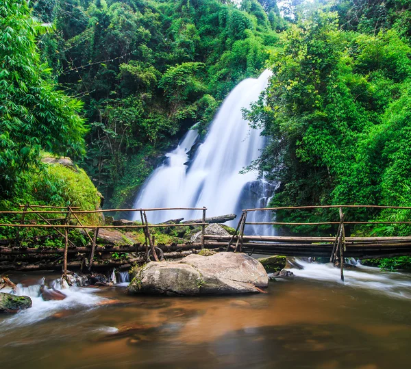 Cachoeira Pha Dok Xu — Fotografia de Stock