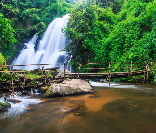 Pha Dok Xu waterfall — Stock Photo, Image