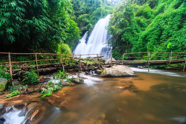 Pha Dok Xu vattenfall — Stockfoto