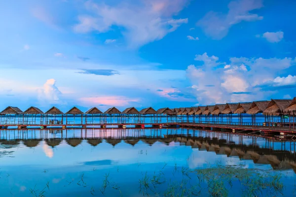 Crepúsculo pabellón de luz en Tailandia —  Fotos de Stock