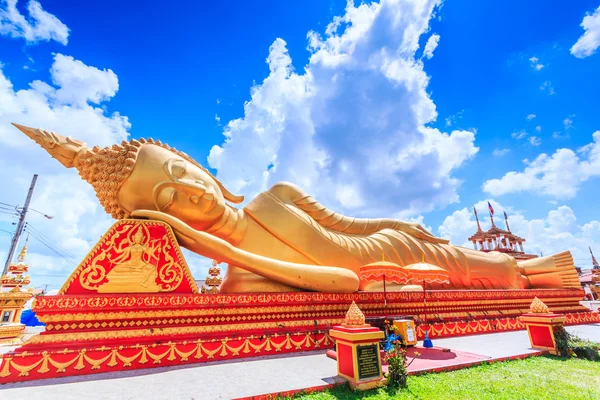 Sömn buddha i templet Vientiane — Stockfoto