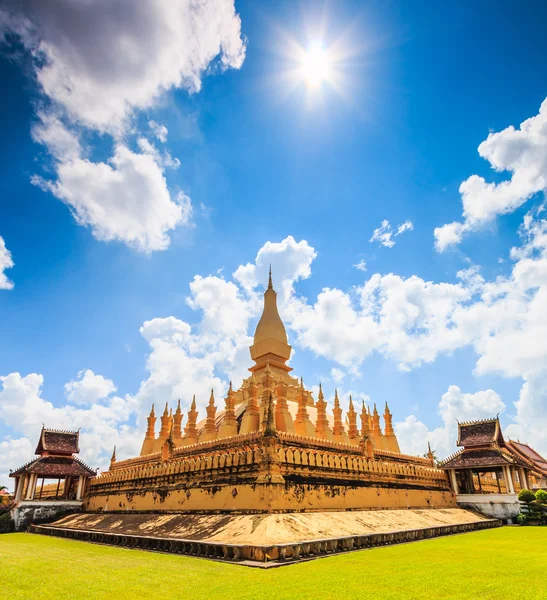 Золотой храм Ват Тап Луанг — стоковое фото