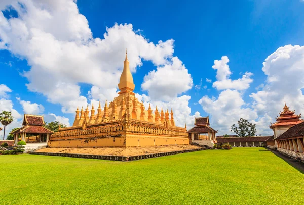 Templo dourado Wat Thap Luang — Fotografia de Stock