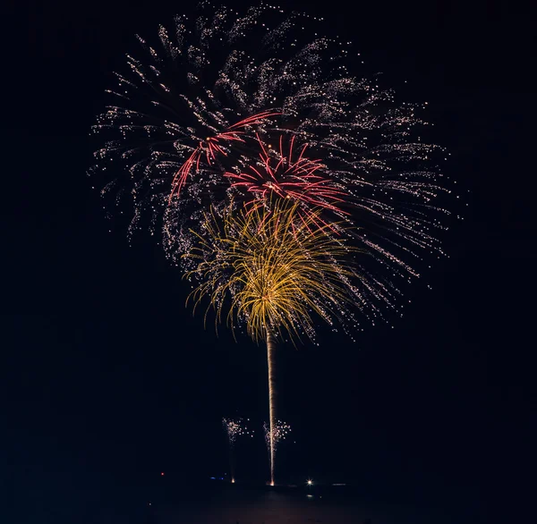 Gyönyörű színes nyaralás tűzijáték — Stock Fotó