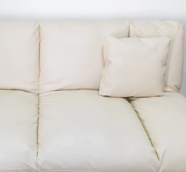 Sofá con almohadas — Foto de Stock