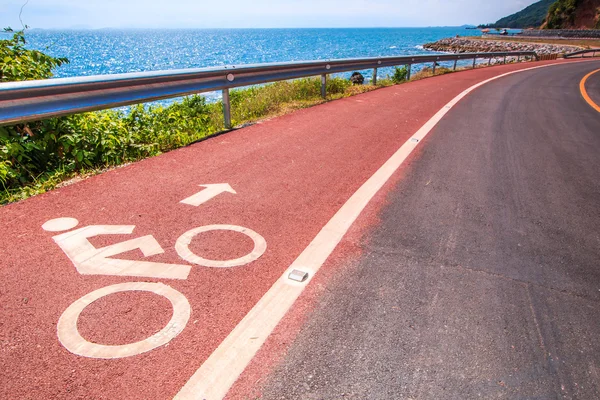 Bisiklet şeritli bisiklet yolu — Stok fotoğraf