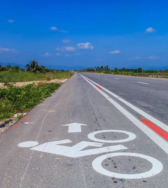 Cykeln körfält på väg — Stockfoto