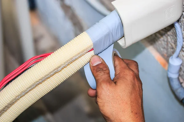 Preparazione all'installazione del condizionatore . — Foto Stock