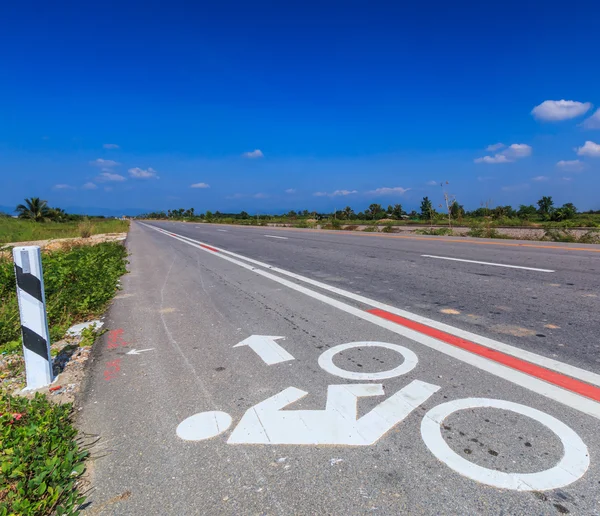 Cykeln körfält på väg — Stockfoto