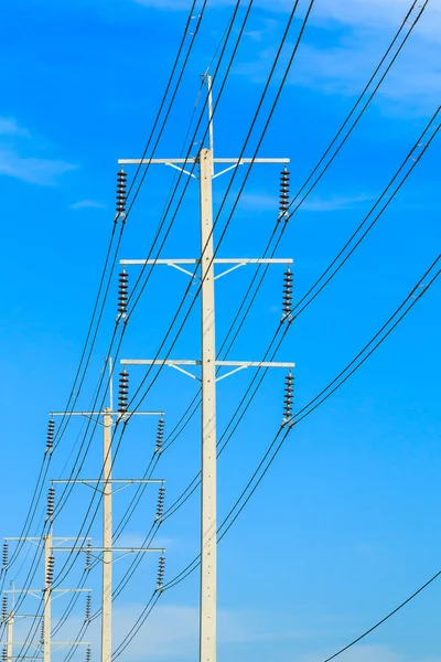 Pólo de fios poste eletricidade — Fotografia de Stock