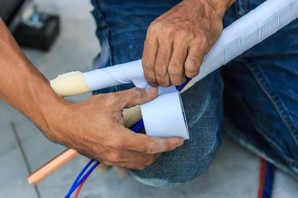 Preparing to install air conditioner. — Stock Photo, Image