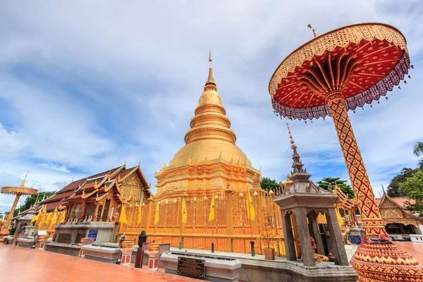 Templo wat phrathat Hariphunchai Lamphun — Foto de Stock