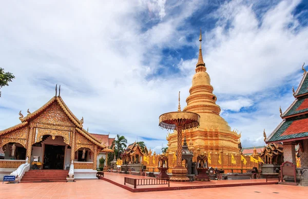 Templo wat phrathat Hariphunchai Lamphun — Fotografia de Stock