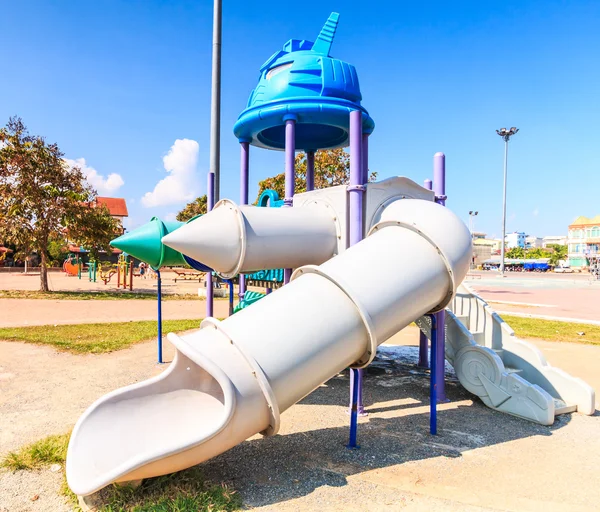 Parco giochi per bambini moderno — Foto Stock