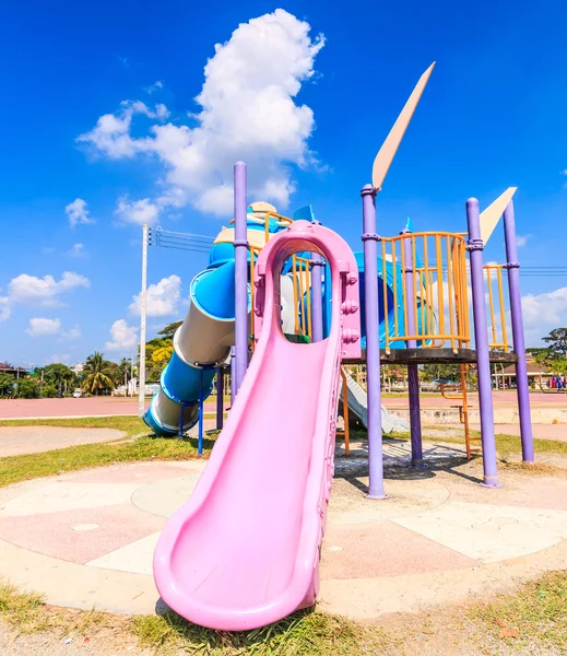 Moderne kinderspeelplaats — Stockfoto